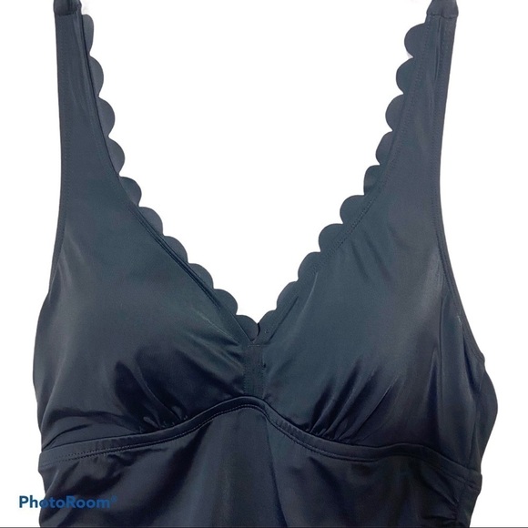 Swimsuits For All 1pc Scallop Halter V Neck Halter - Picture 4 of 10